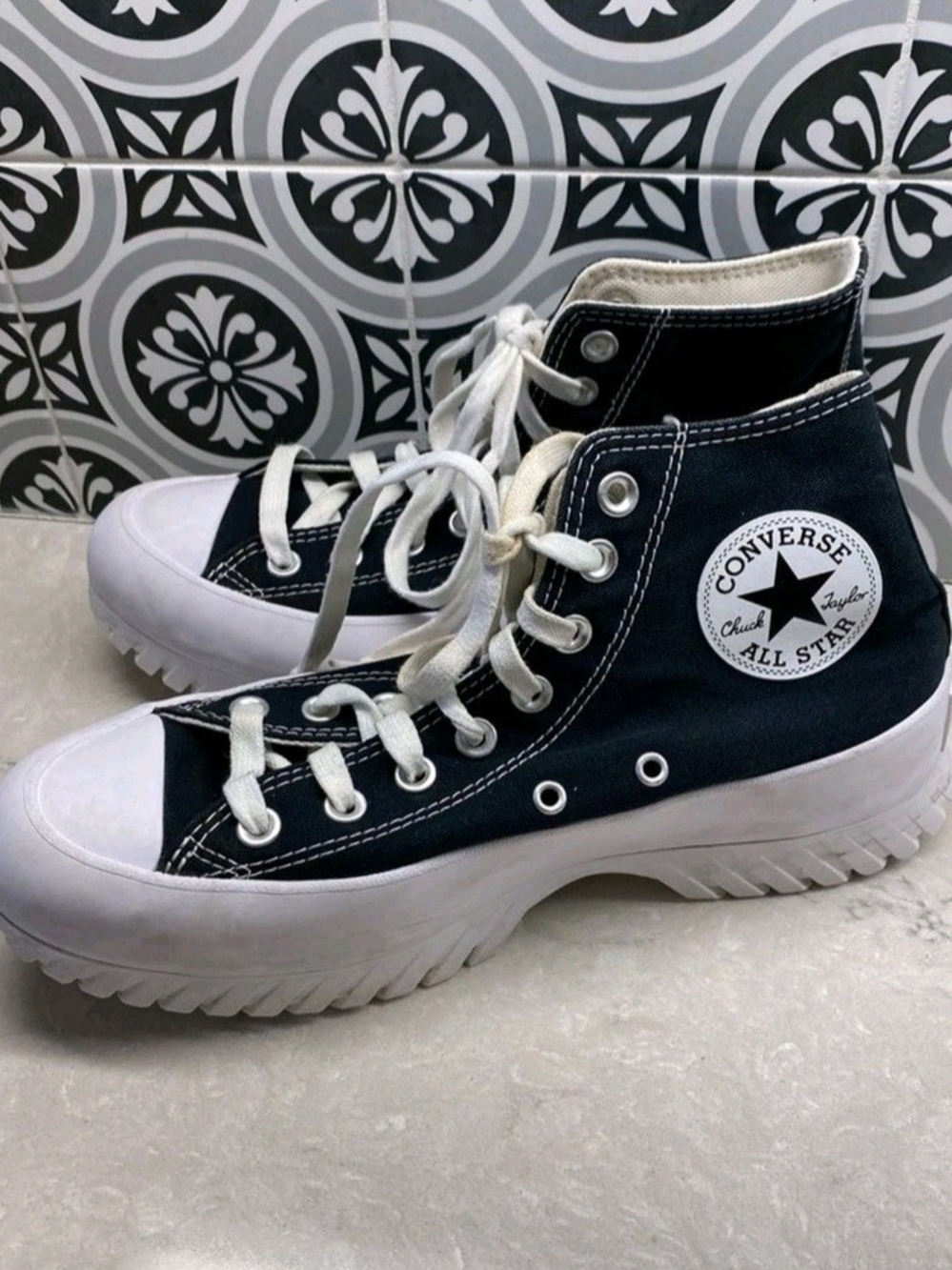 Converse Chuck Taylor All Star Lugged 2.0 Platform High Top - Black. Size 9.5